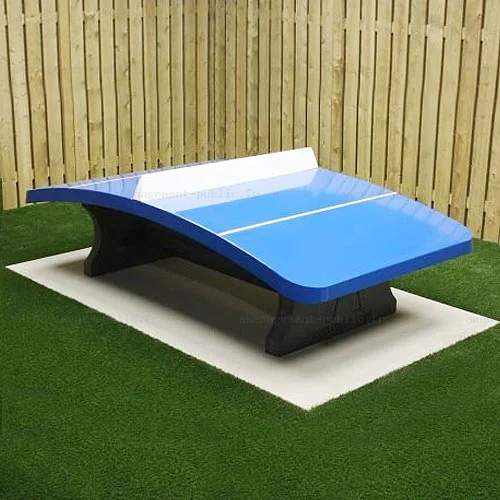 Table de ping-pong incurvée en béton